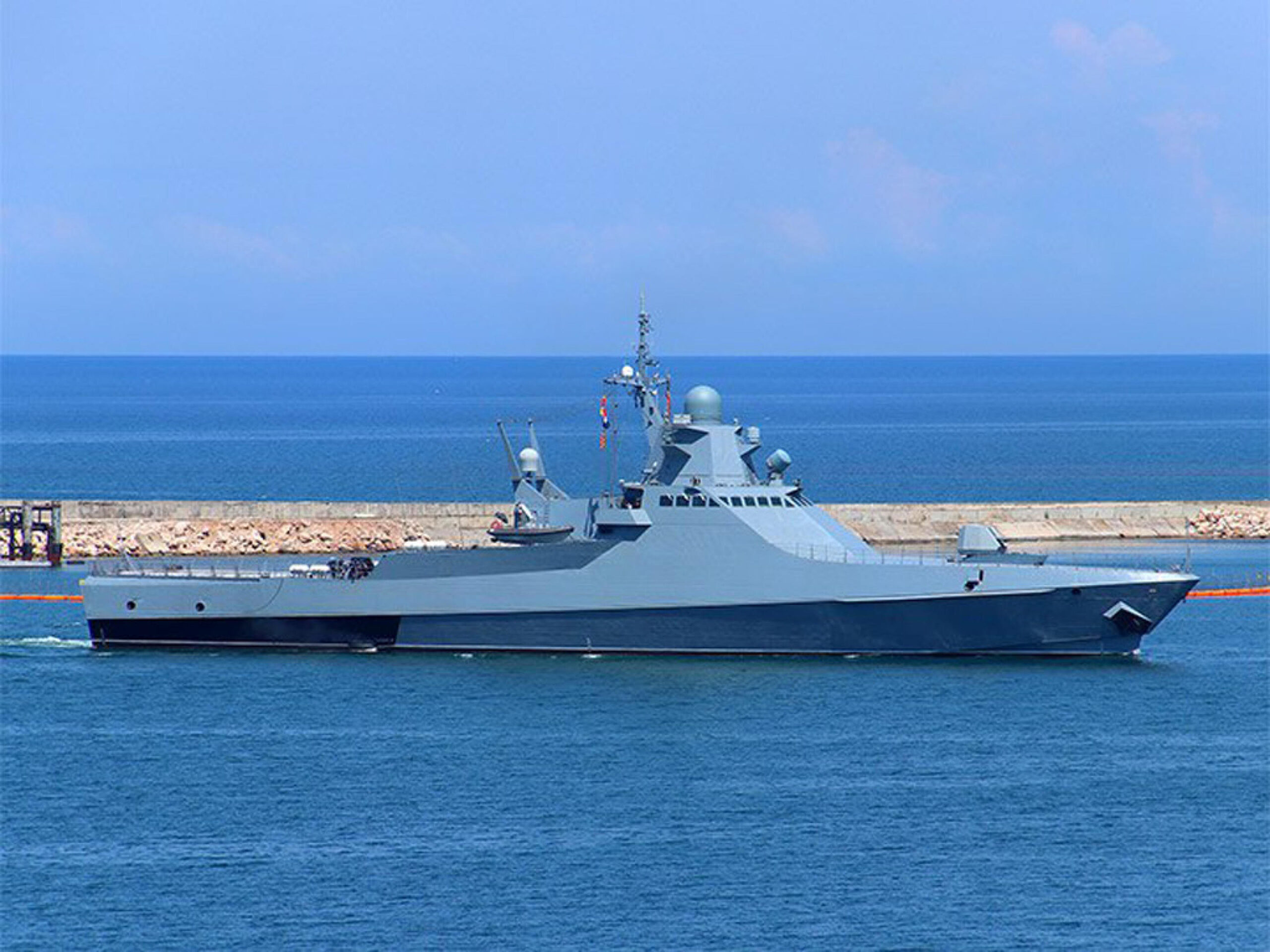 Crimea, colpita e abbattuta dagli ucraini una nave militare russa: «Ci sono morti e feriti»