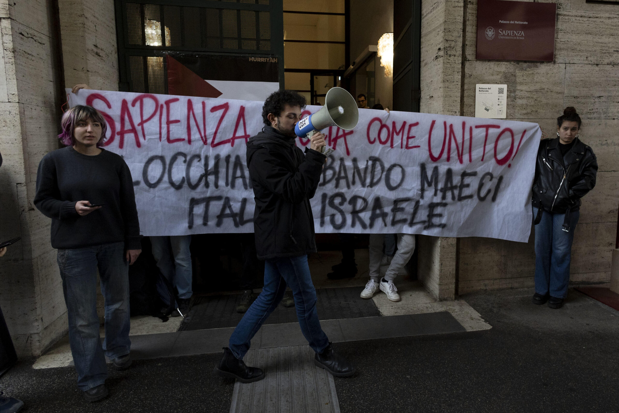 Studenti universitari occupano il rettorato alla Sapienza., Roma, 26 marzo 2024.
ANSA/MASSIMO PERCOSSI