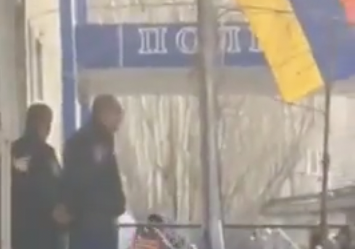 Armenia, commando armato fa irruzione in una stazione di polizia: ci sono feriti – Il video
