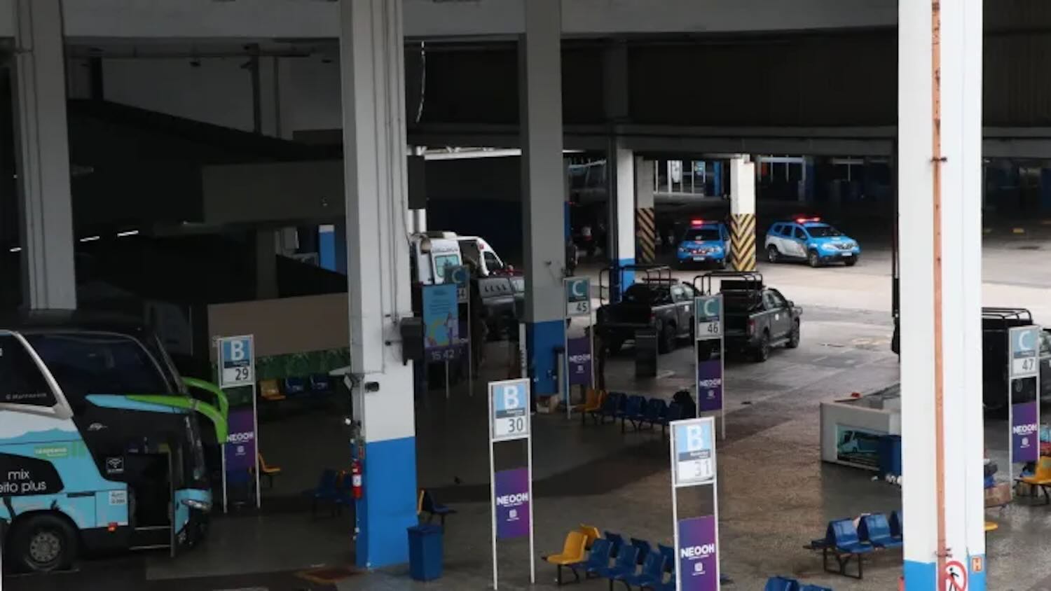 Finisce l’incubo a Rio de Janeiro, si consegna l’uomo che teneva in ostaggio 17 passeggeri di un autobus – Il video
