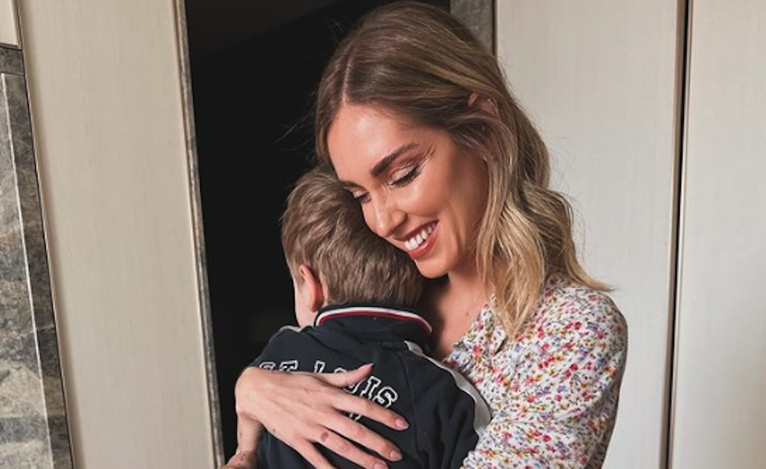 Fedez e Chiara Ferragni separati anche per il compleanno del figlio Leone? Lei lo abbraccia sui social, lui lo cita appena – Il video
