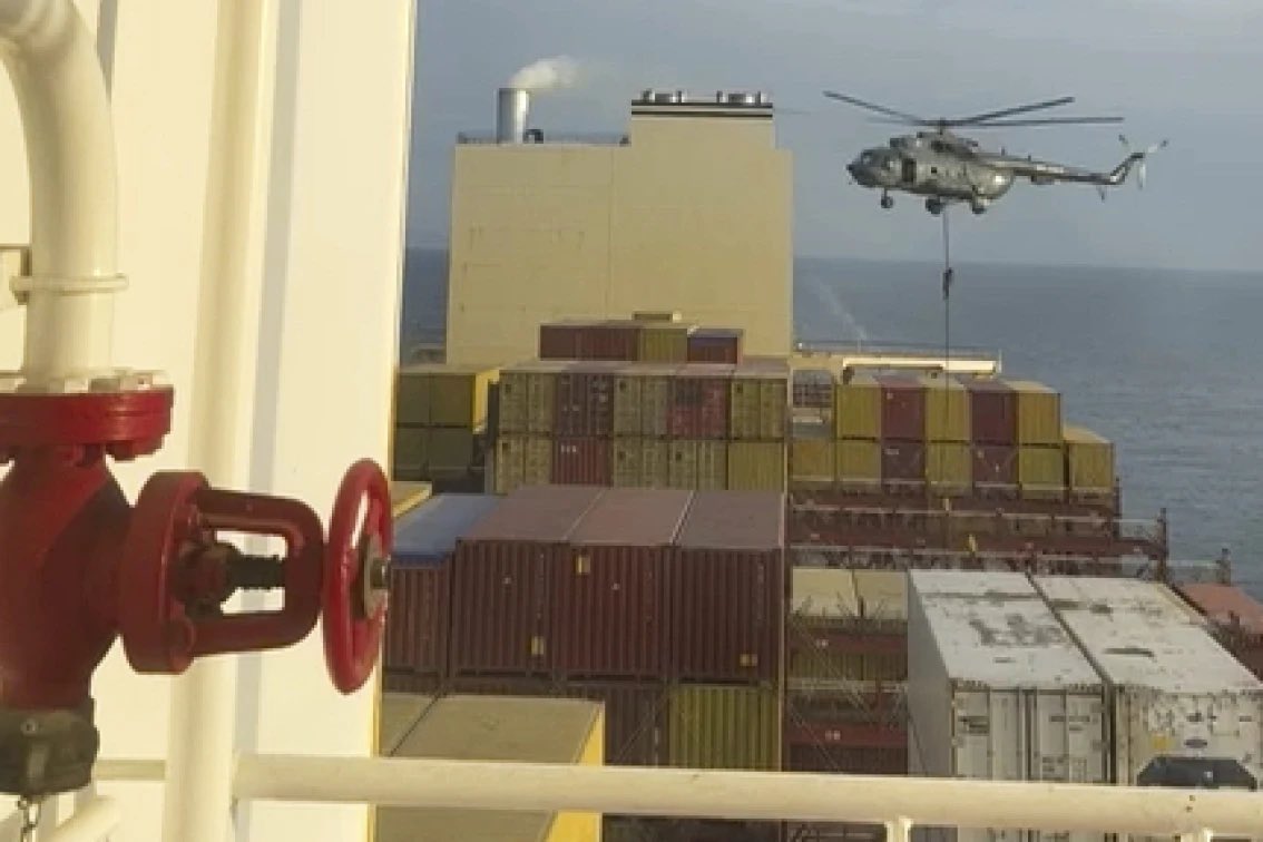 Irã apreende navio “ligado a Israel” no Estreito de Ormuz  25 tripulantes a bordo.  EUA: “Set Them Free” – Vídeo
