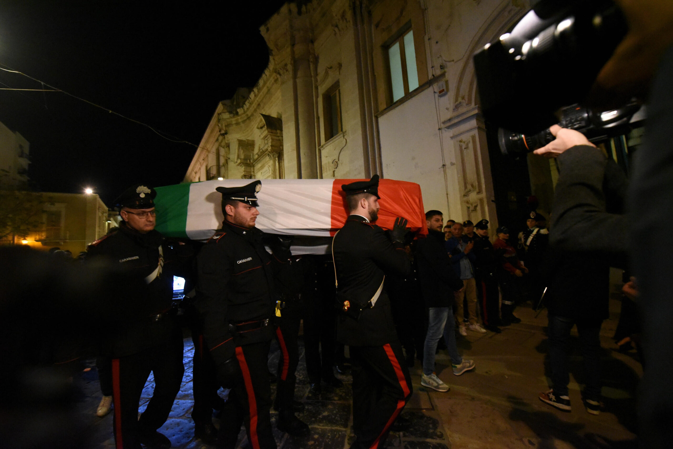 Nancy Liliano, la 31enne che con il Suv ha travolto i due carabinieri è tornata a casa. Il legale: «È addolorata per quanto accaduto»