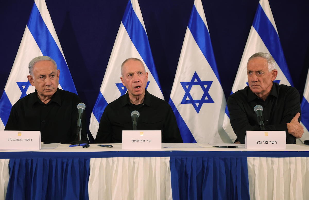 epa10945775 (L-R) Israel's Prime Minister Benjamin Netanyahu, Defense Minister Yoav Gallant and Cabinet Minister Benny Gantz address a press conference in The Kirya military base in Tel Aviv, Israel, 28 October 2023.  EPA/ABIR SULTAN / POOL
