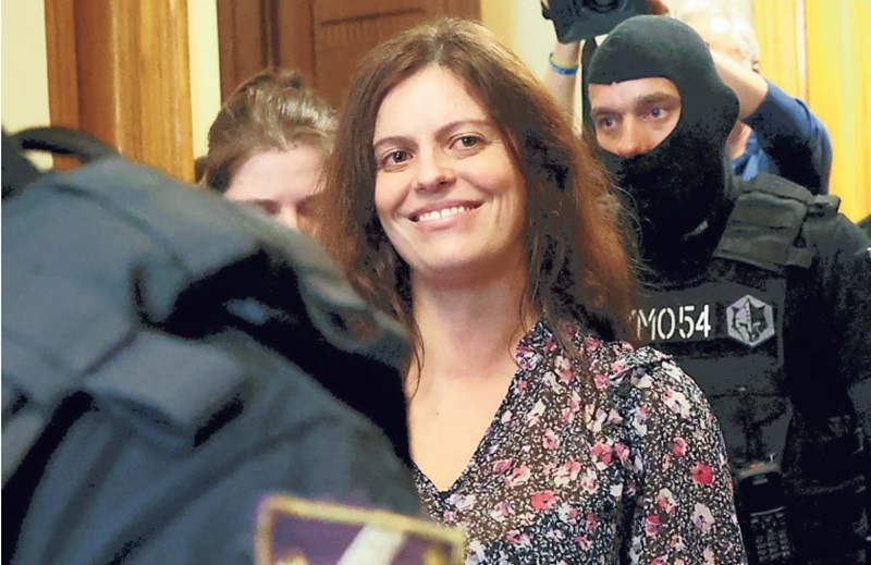 Ilaria Salis candidata Avs: perché con l’elezione sarebbe libera ma rischia un nuovo arresto