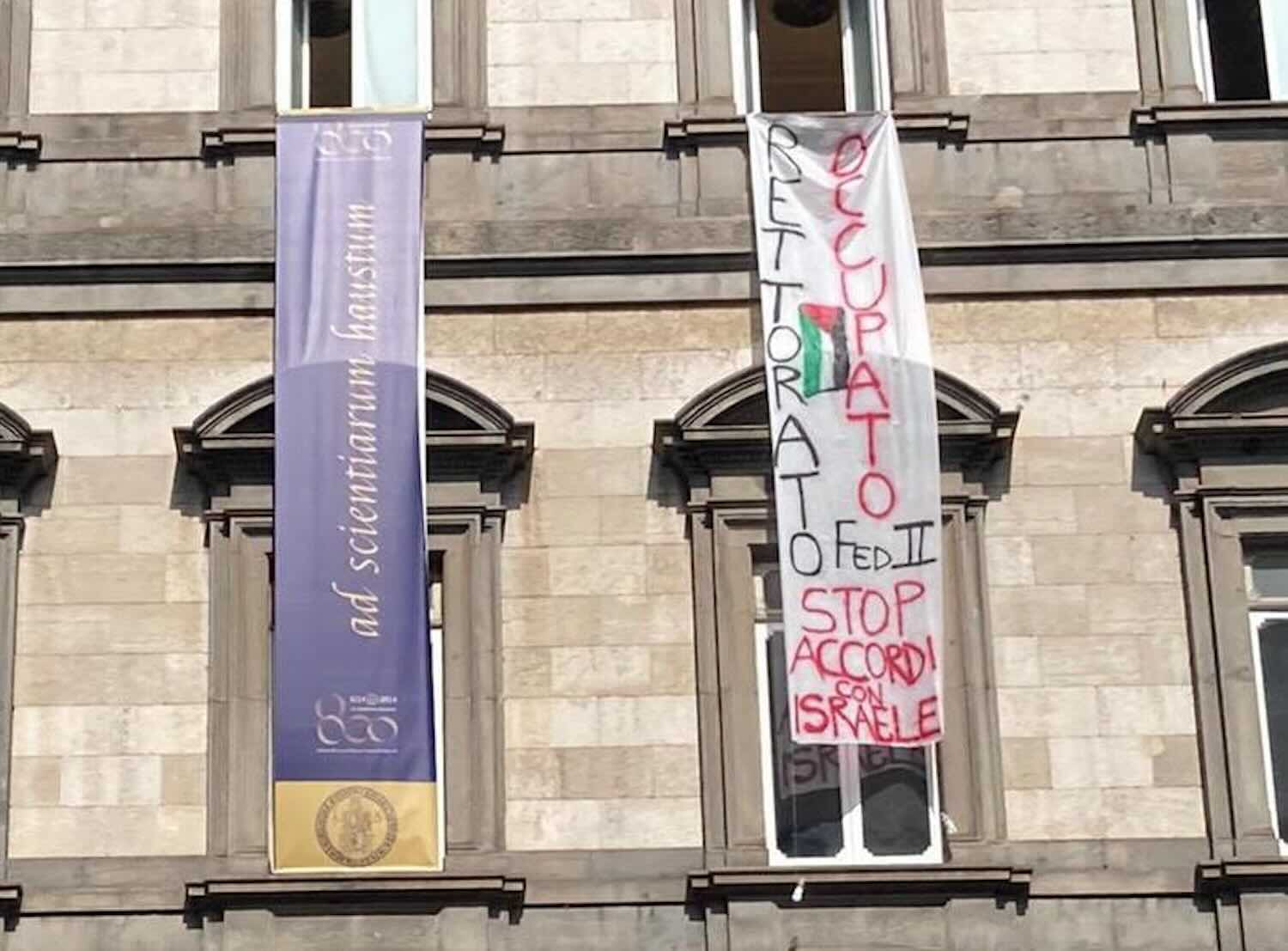 Napoli, occupato il rettorato della Federico II: «Stop accordi con Israele» – Il video