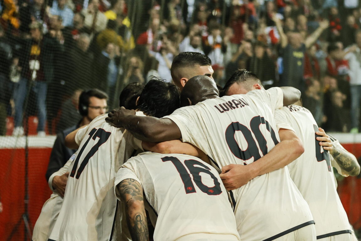 Europa League, lo sfottò del Bayer Leverkusen dopo la vittoria contro la  Roma: tutto lo stadio canta «Bella Ciao» - Il video - Open