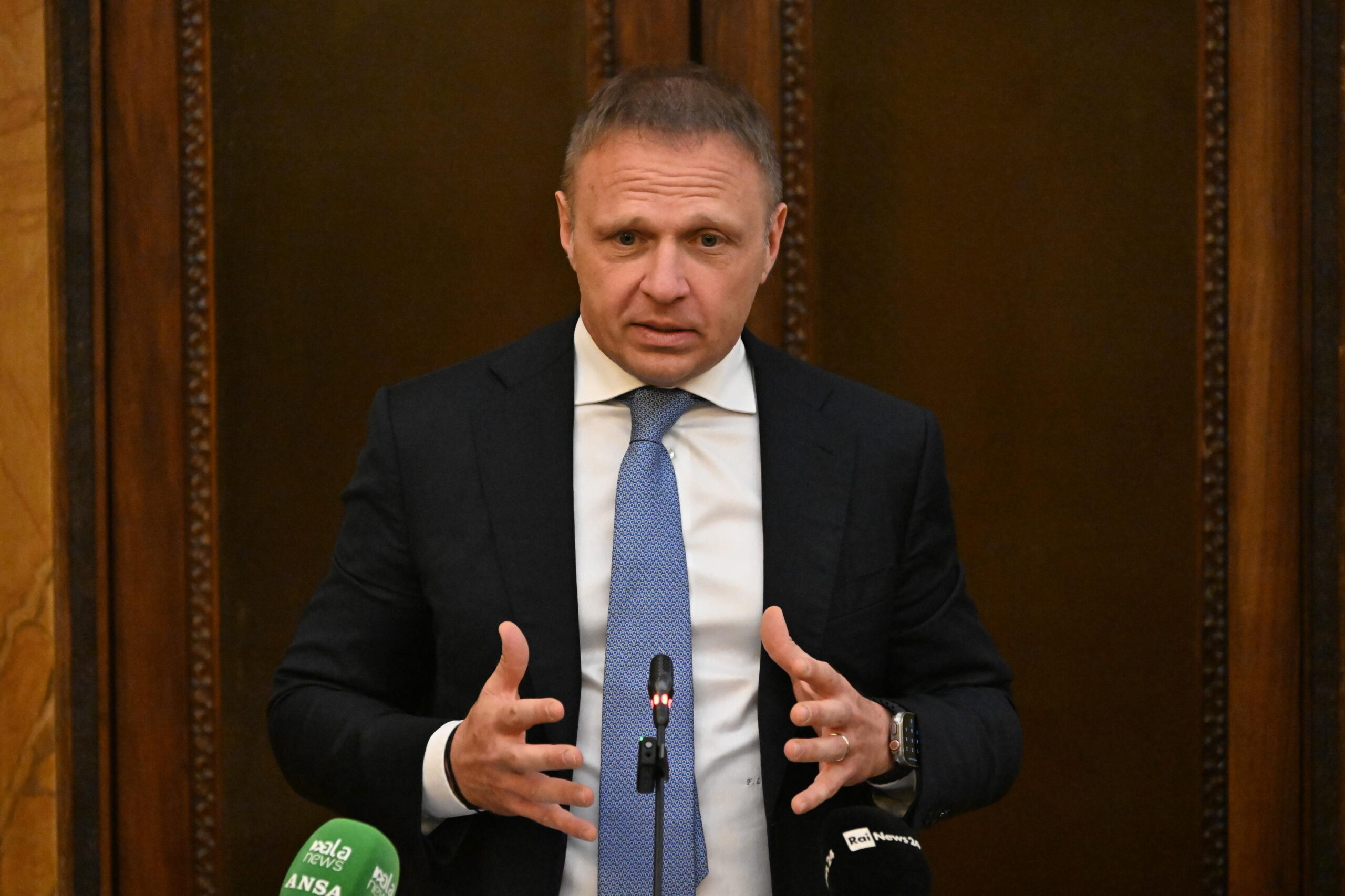 La singolare soluzione di Lollobrigida per i conflitti: «Tante guerre ...