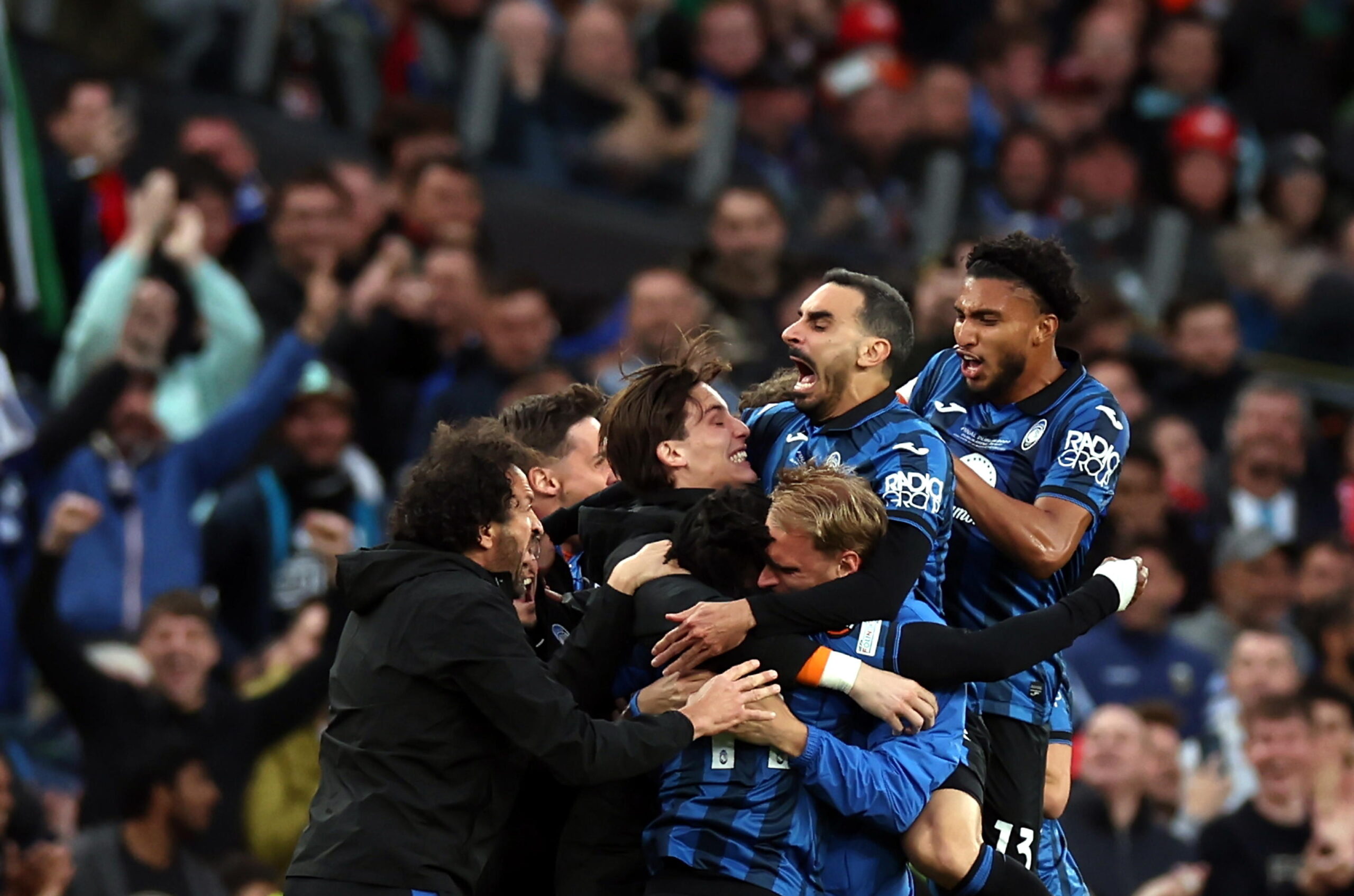 epa11361481 Atalanta celebrates after scoring the 1-0 during the UEFA Europa League Final soccer match of Atalanta BC against Bayer 04 Leverkusen, in Dublin, Ireland, 22 May 2024.  EPA/DAMIEN EAGERS