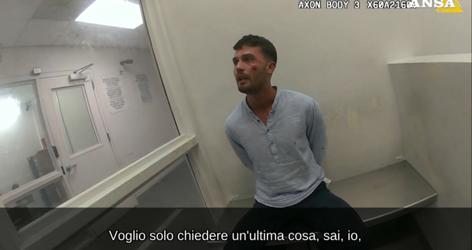 Caso Falcinelli, spunta un nuovo video: «Per favore non ho fatto nulla, pago la cauzione». Gli agenti fraintendono con «corruzione» – Il video