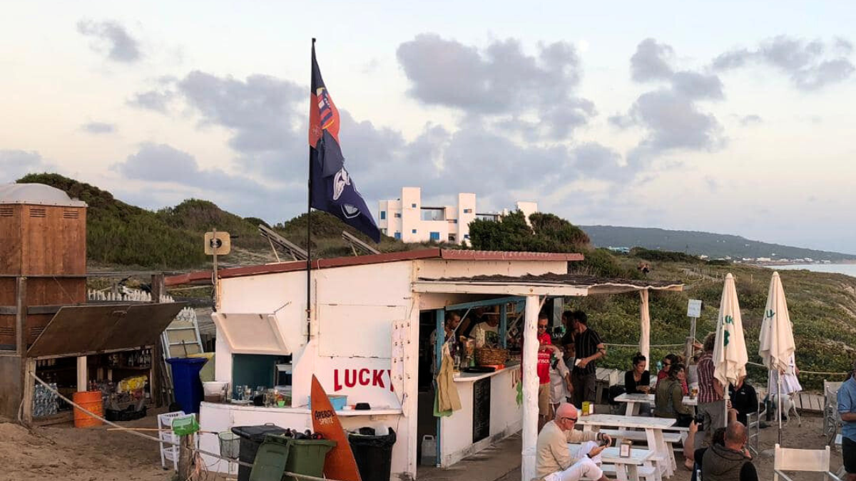 Beach concessions, the Italian owner of a historic chiringetto in Formentera speaks out: “They swept us away, it will be my legal fight.”