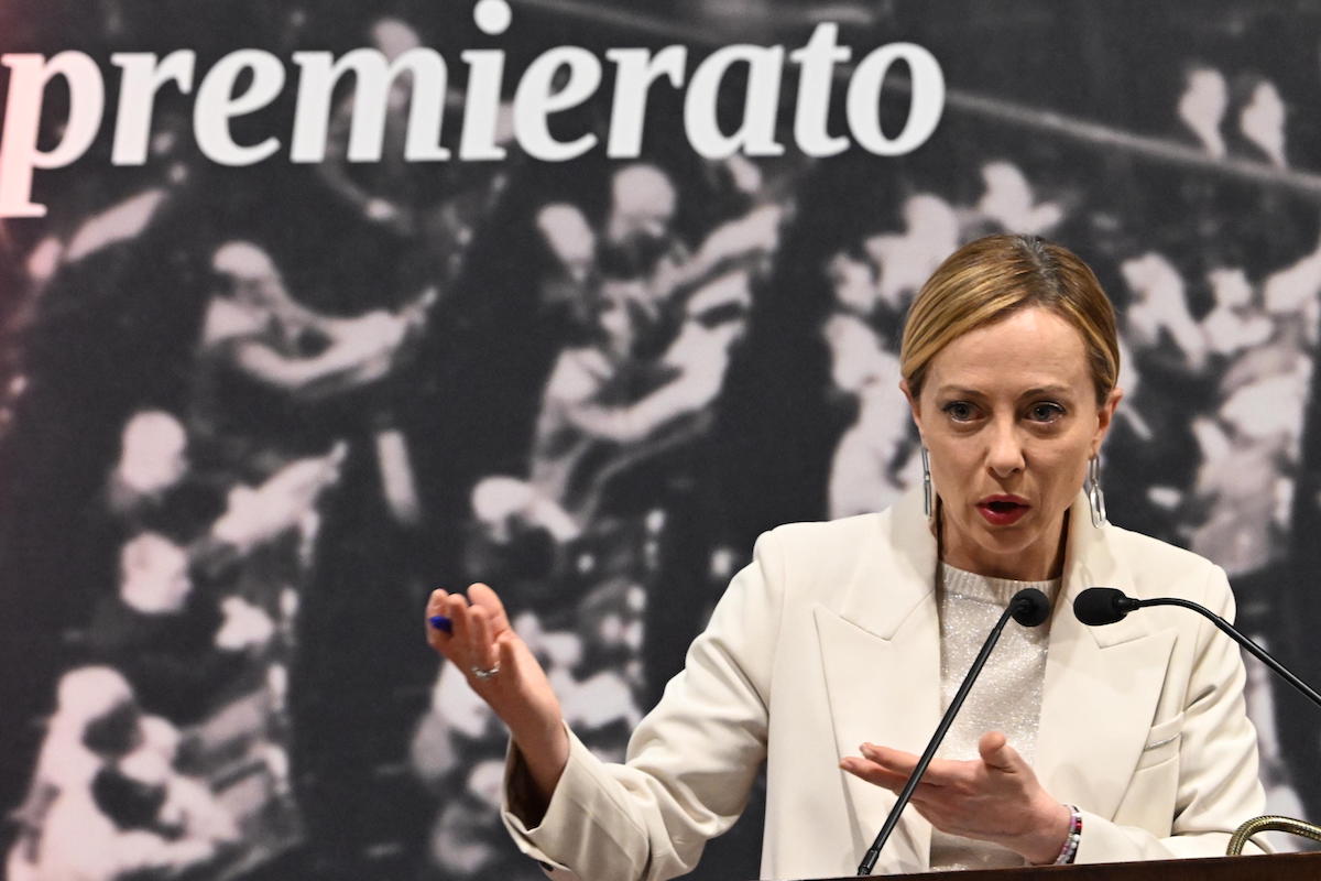 La presidente del Consiglio dei Ministri, Giorgia Meloni, nel corso del convegno "La Costituzione di tutti - Dialogo sul premierato" a Montecitorio, Roma 8 maggio 2024. 
 ANSA/MAURIZIO BRAMBATTI