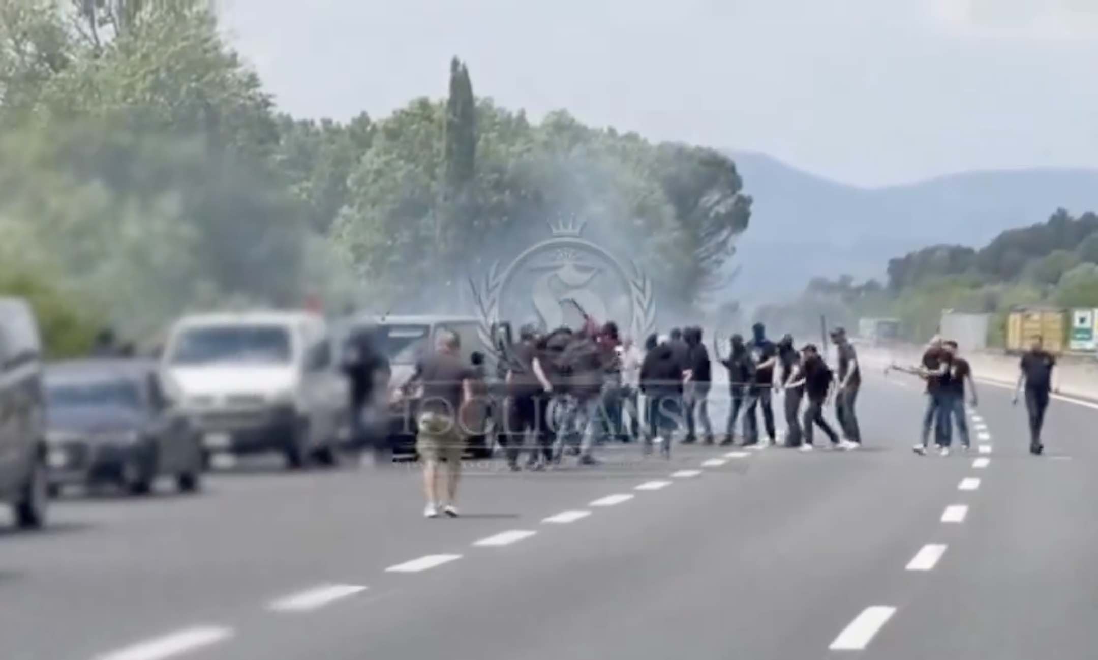 Finale Coppa Italia, scontri in autostrada tra ultras della Juventus e dell’Atalanta – Il video