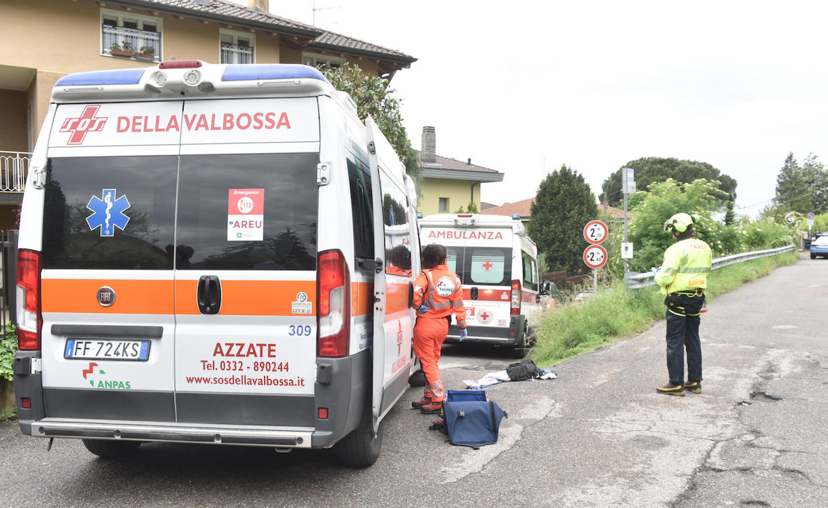 https://static.open.online/wp-content/uploads/2024/05/varese-ambulanza.jpg