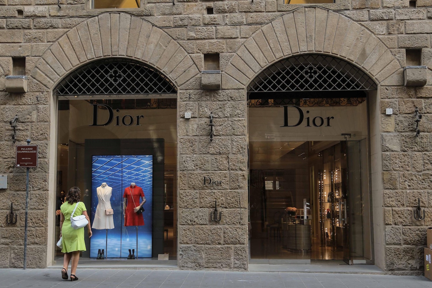 Trabajadores explotados detrás del ‘Made in Italy’ Otras marcas de moda tiemblan tras el caso Dior: la investigación en Milán corre el riesgo de ampliarse