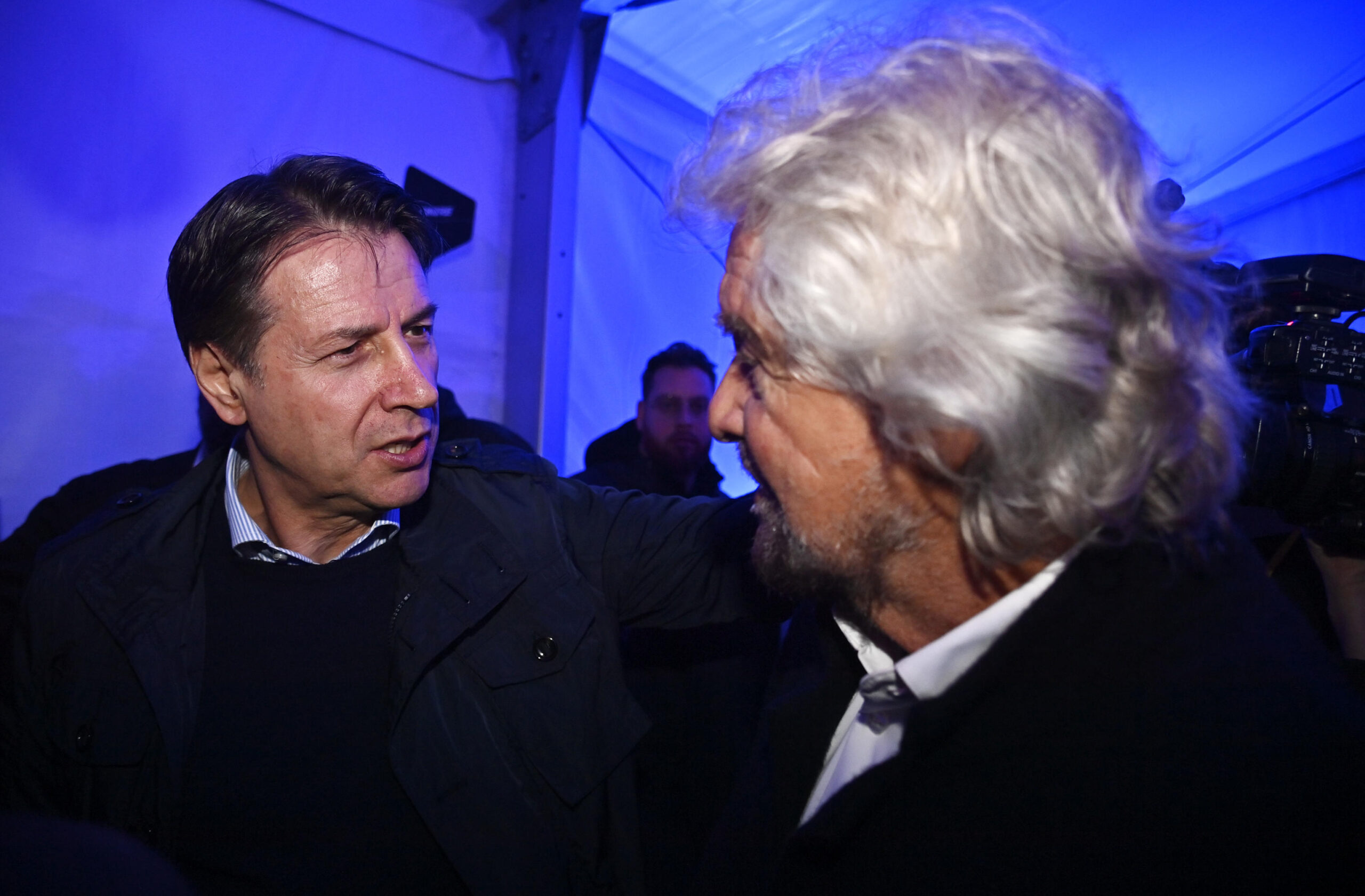 https://static.open.online/wp-content/uploads/2024/06/giuseppe-conte-beppe-grillo-scaled.jpg