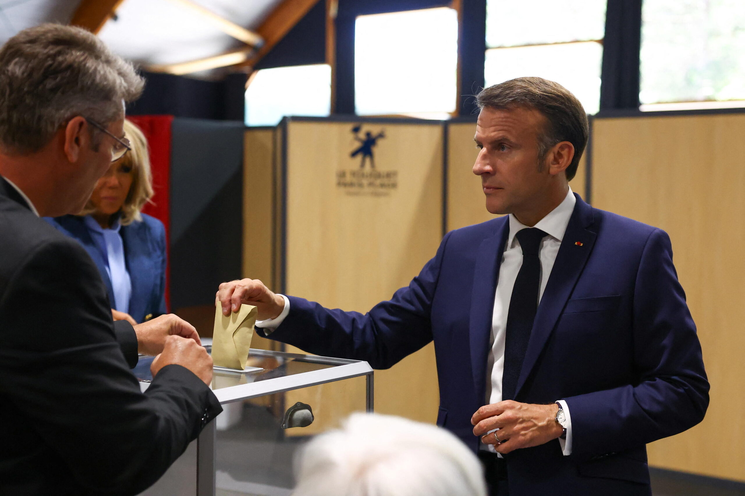 epa11399561 French President Emmanuel Macron votes during the European Parliament election at a polling station in Le Touquet-Paris-Plage, France, 09 June 2024.  EPA/Hannah McKay / POOL  MAXPPP OUT