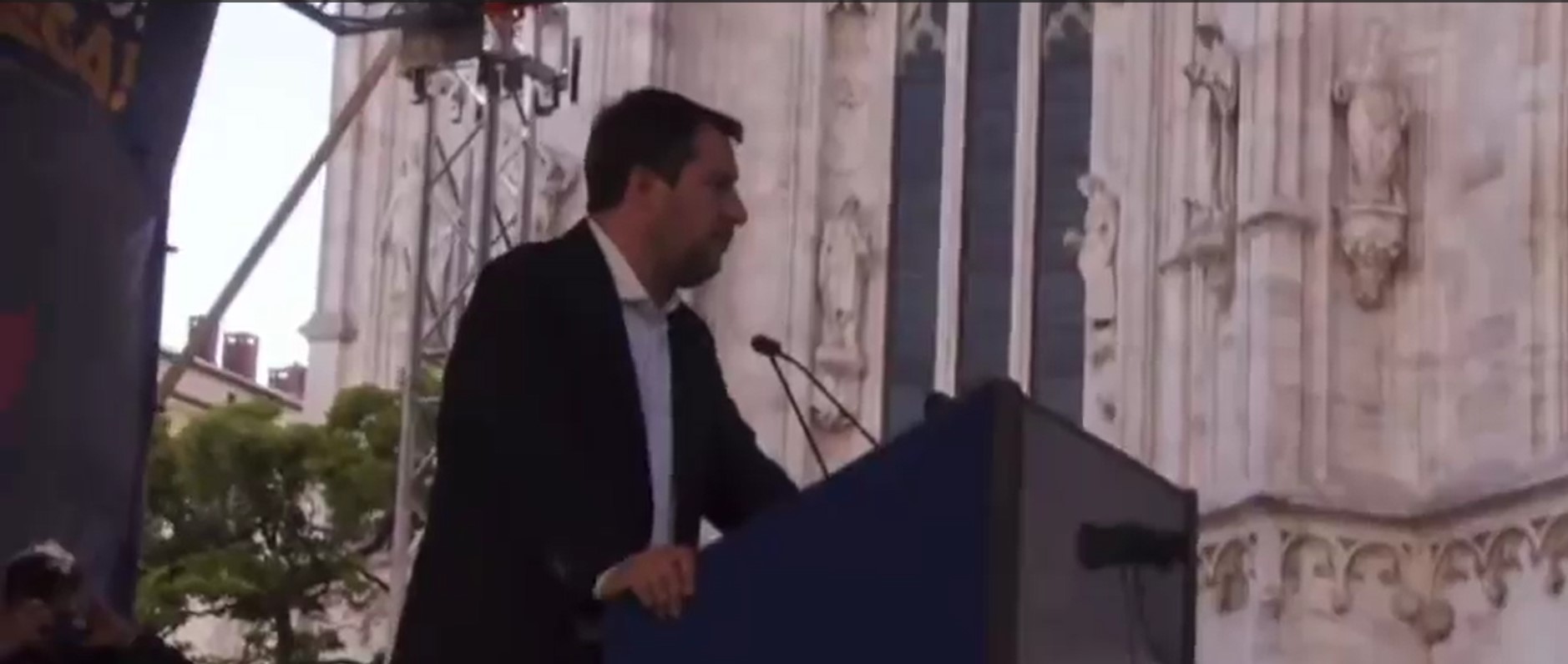 Europee, Salvini pacifista canta Bob Dylan: «La risposta è nel vento» – Il video