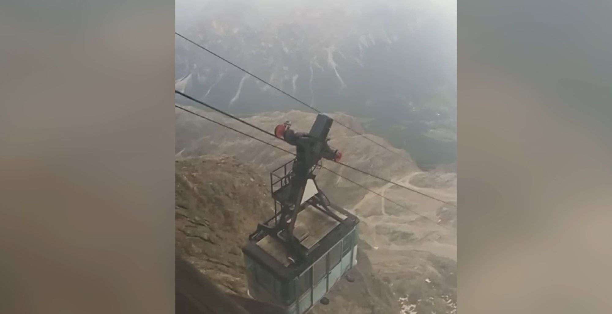 Cortina, si sgancia la cabina funivia della Tofana: terrore a bordo – Il video