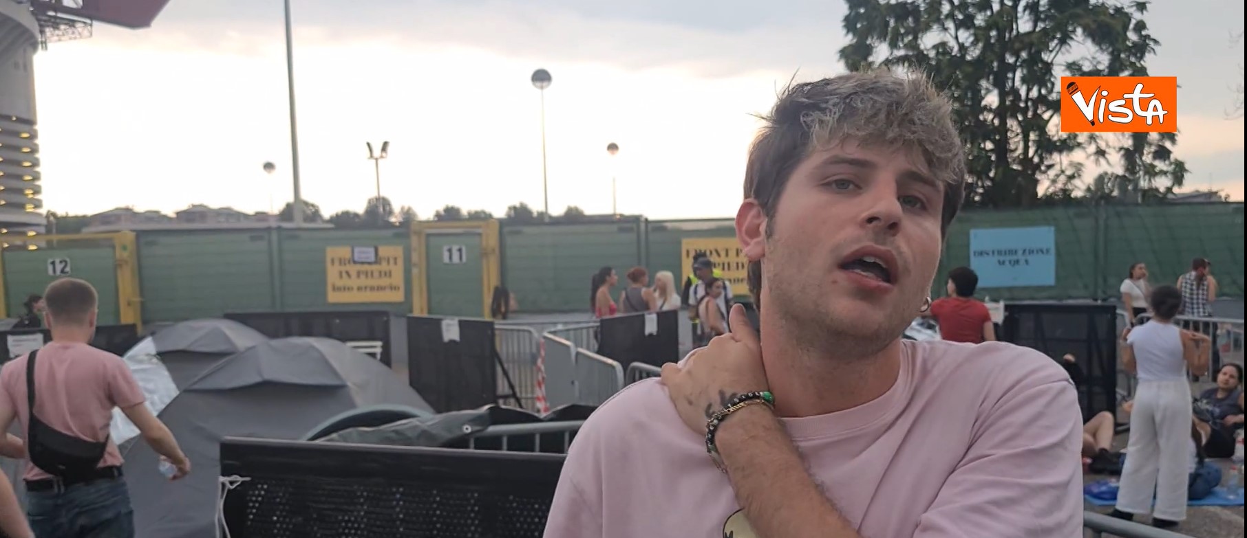 Gli Swifties hanno invaso Milano: tutto pronto per le due date della popstar Taylor Swift – Il video