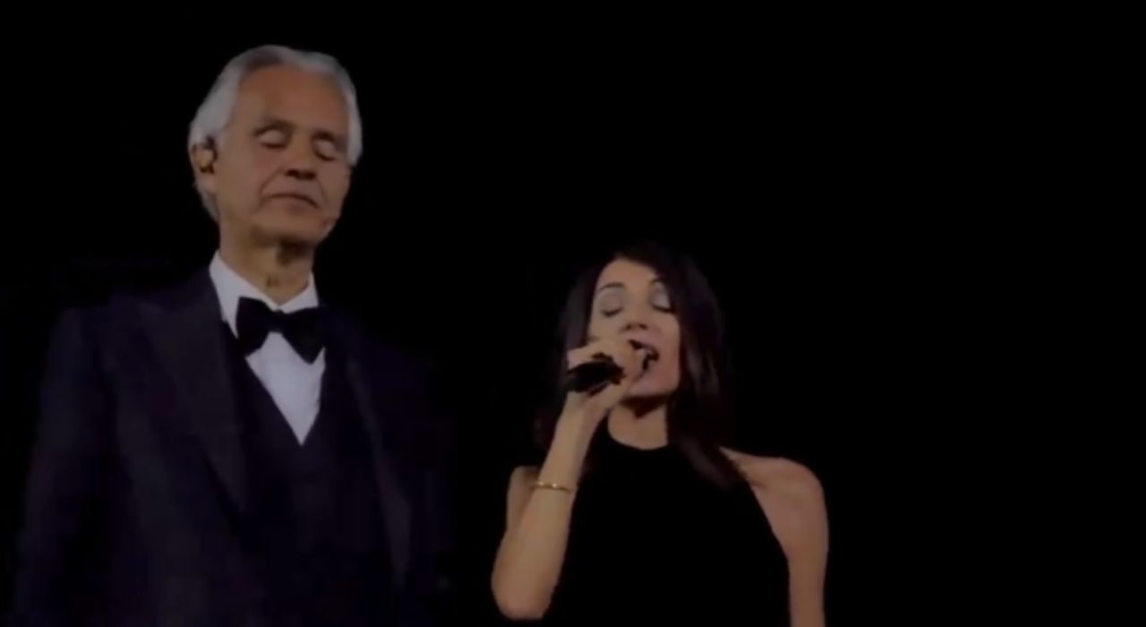 Andrea Bocelli e Georgia cantam “Vivo per lei” juntas pela primeira vez no palco: o dueto merece aplausos – vídeo
