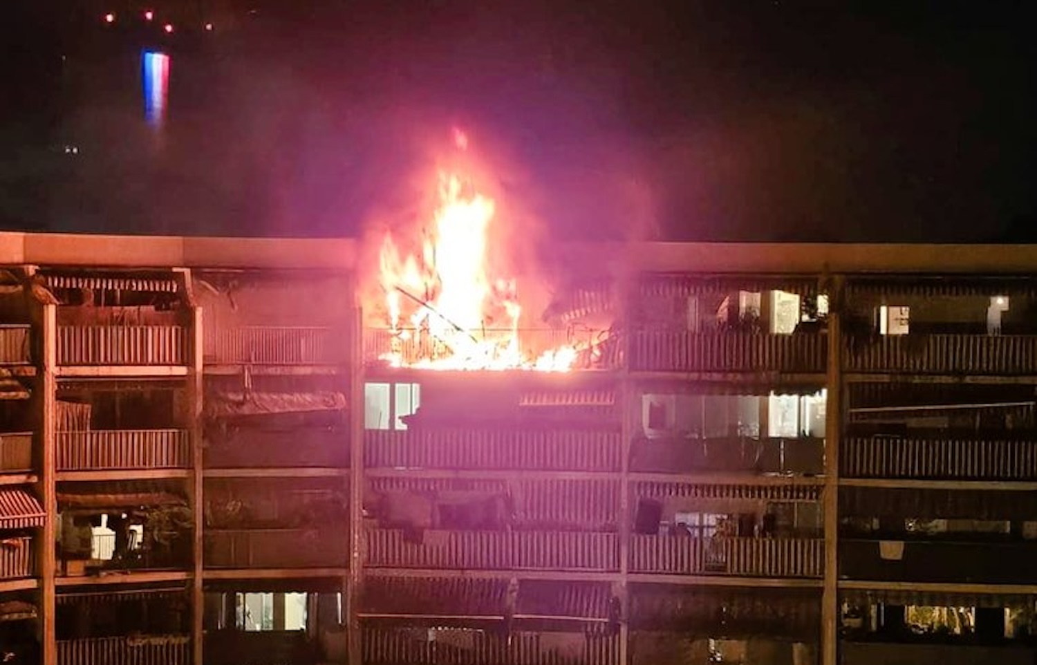 Nizza, incendio doloso in un edificio residenziale: «Sette morti, tre sono bambini» – Il video