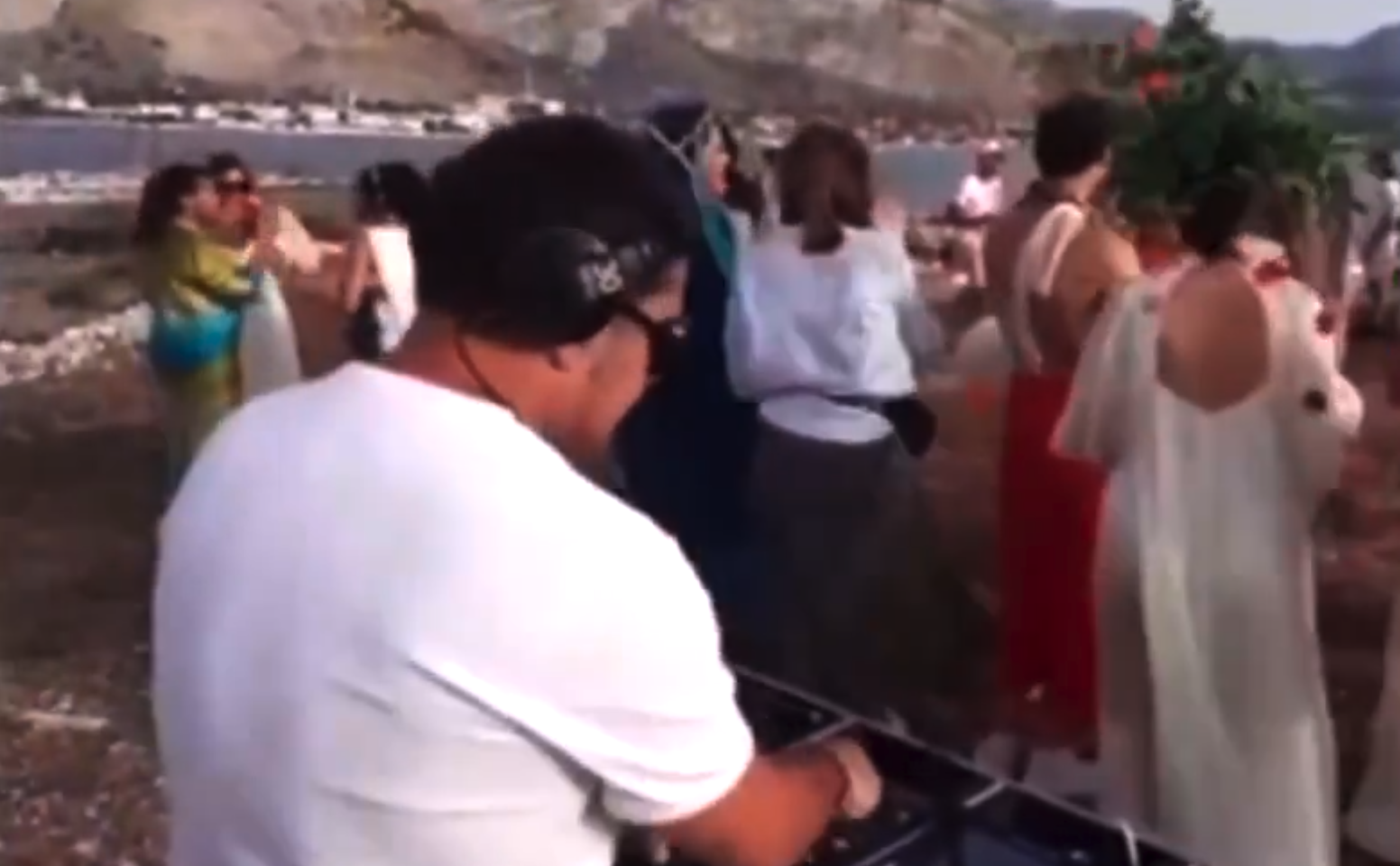 Festa abusiva sull’Isola delle Femmine, parla il dj: «Volevamo solo girare un videoclip, non fare danni» – Il video