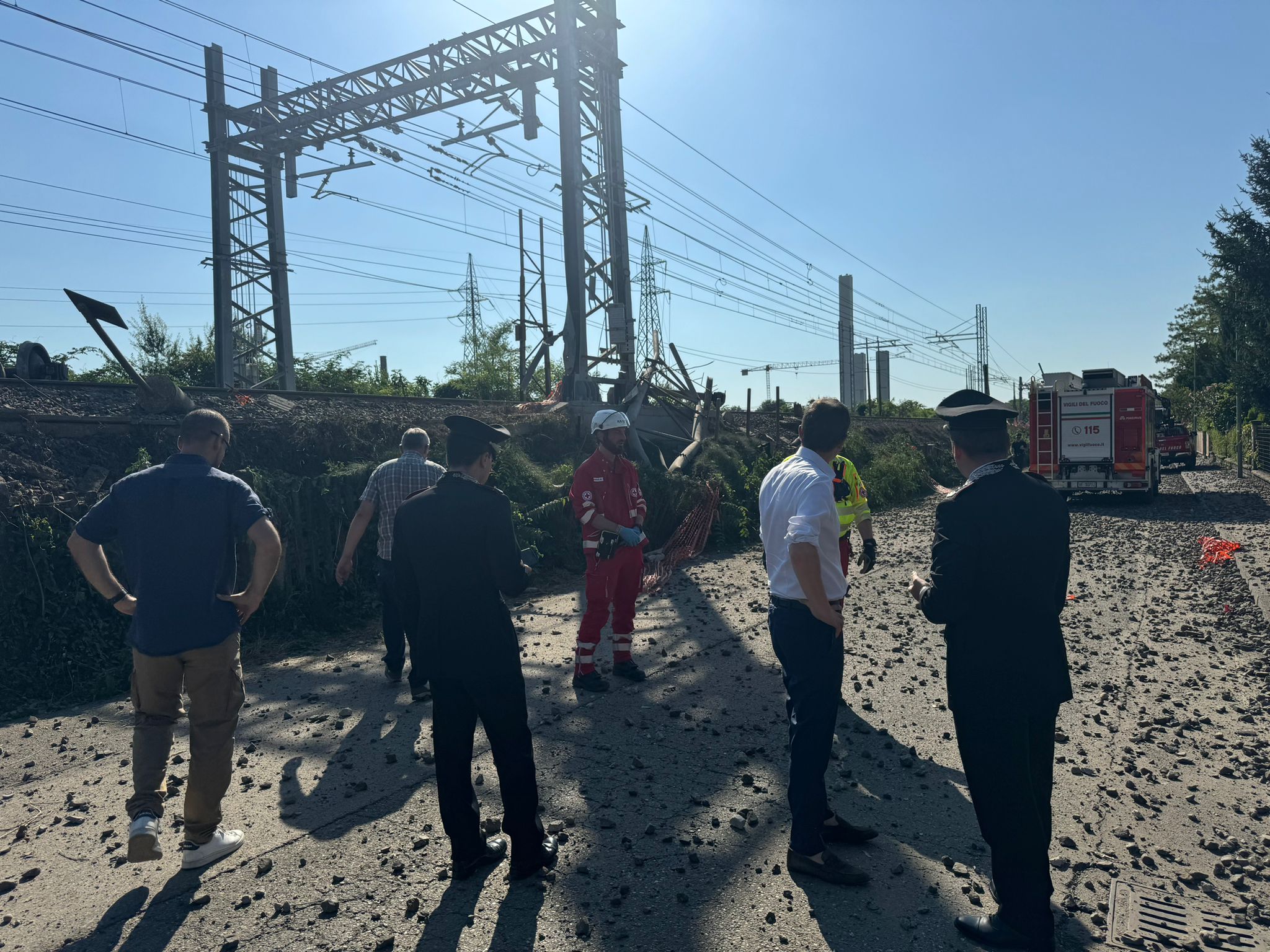 Parma, incidente ferroviario tra treno merci e un regionale: tre feriti lievi. Il sindaco Guerra: «Poteva andare peggio, è un miracolo» – Il video