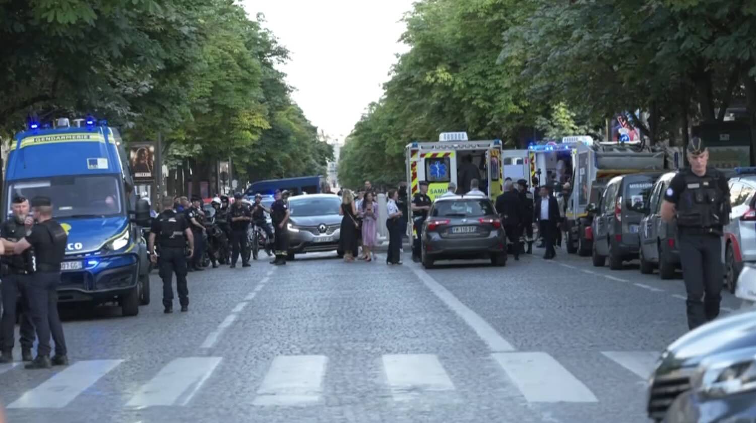 Poliziotto accoltellato a Parigi