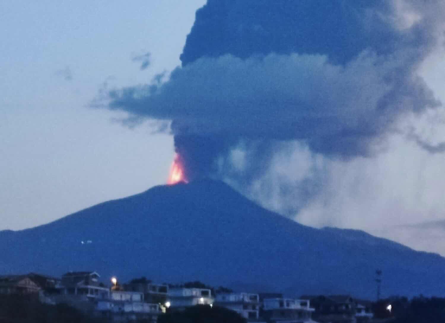 Etna eruzione 4 agosto 2024