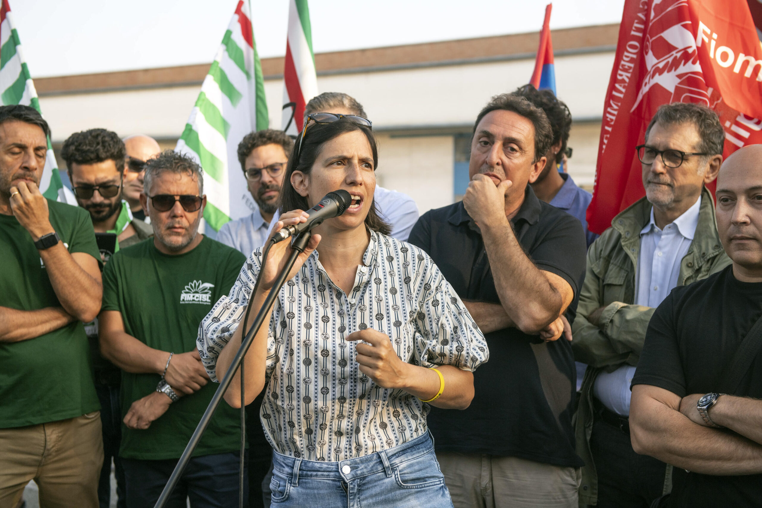 La segretaria del Pd, Elly Schlein, partecipa al presidio dei lavoratori e lavoratrici dell'Industria Italiana Autobus (Breda Menarini) a Bologna prima della partenza per Roma per partecipare al tavolo con il Ministero, 03 settembre 2024.
ANSA/ MICHELE LAPINI