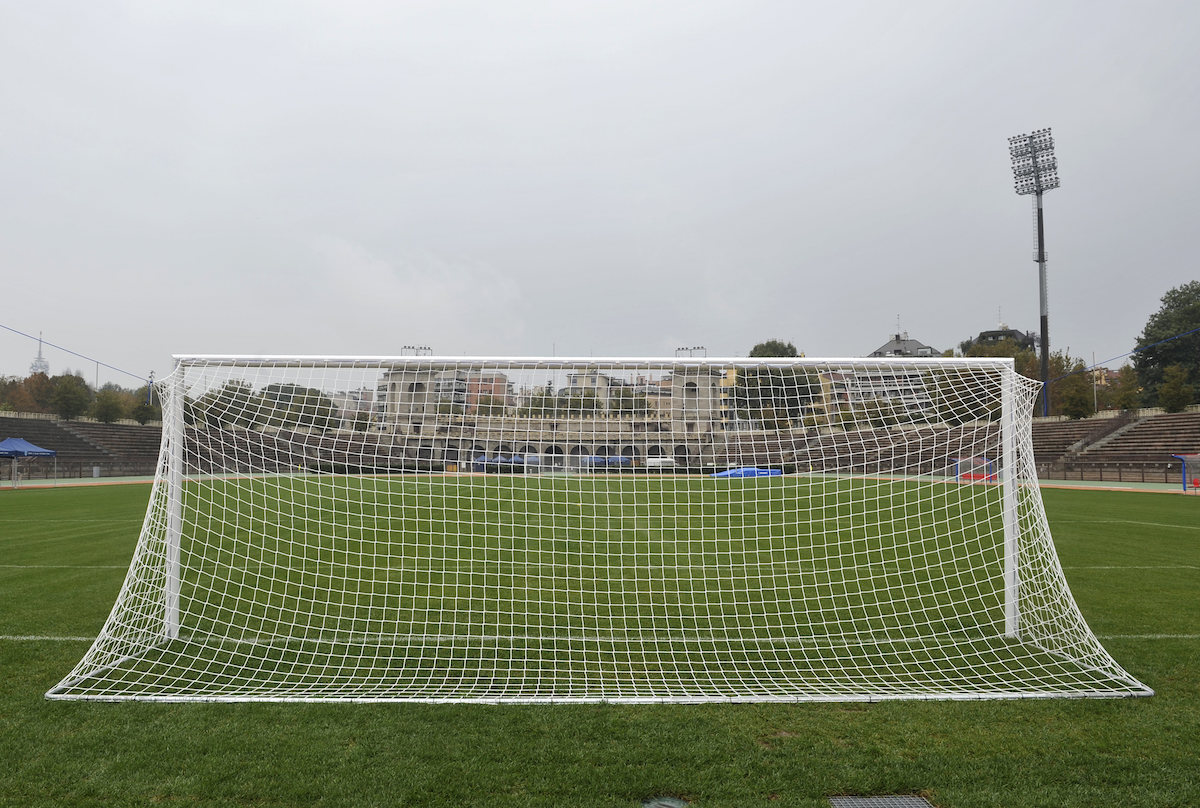 calcio Sassari Ozieri bambino crollo porta