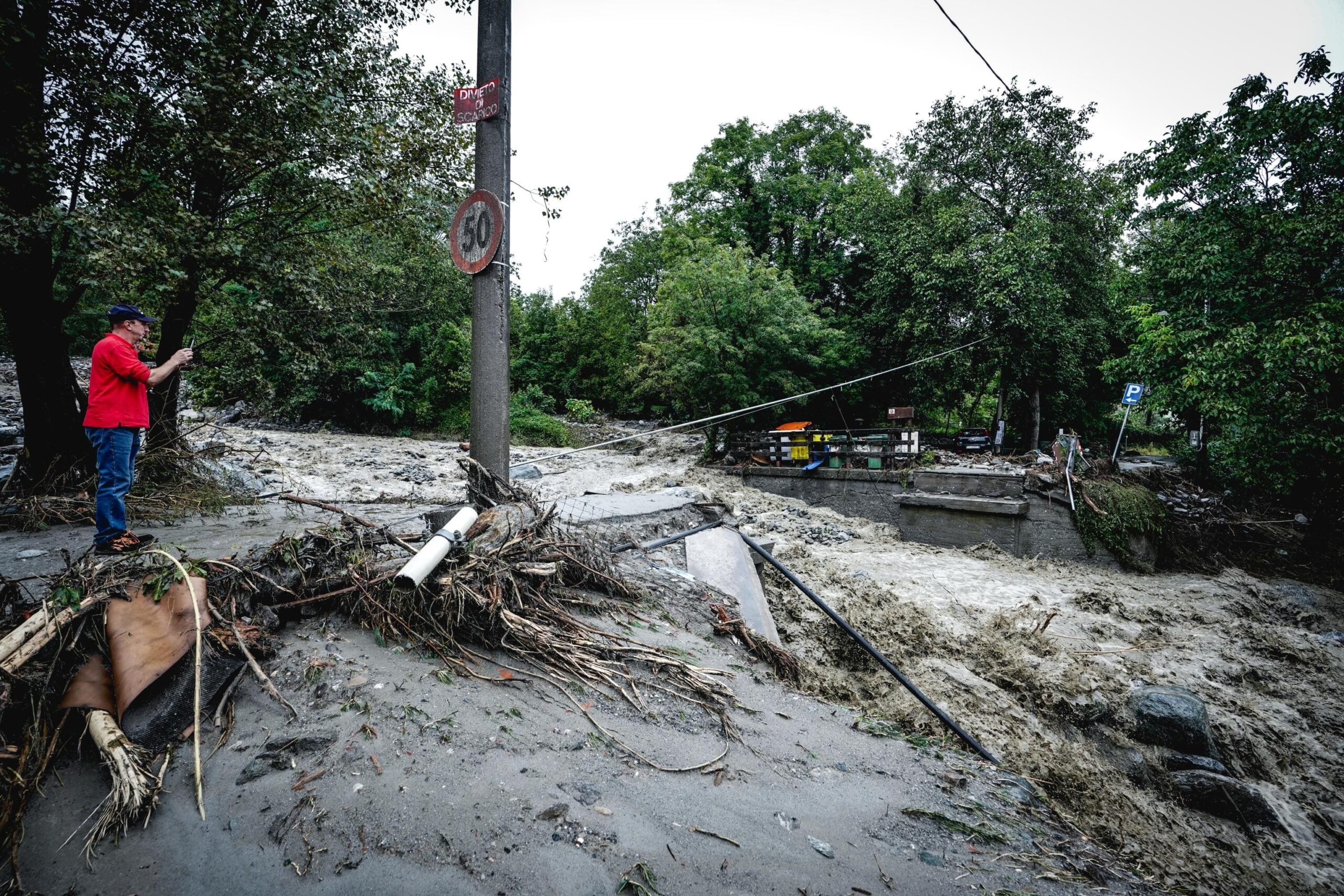 Maltempo In Piemonte Le Immagini Del Fiume Stura Che Esonda Un Disperso Nella Regione Il