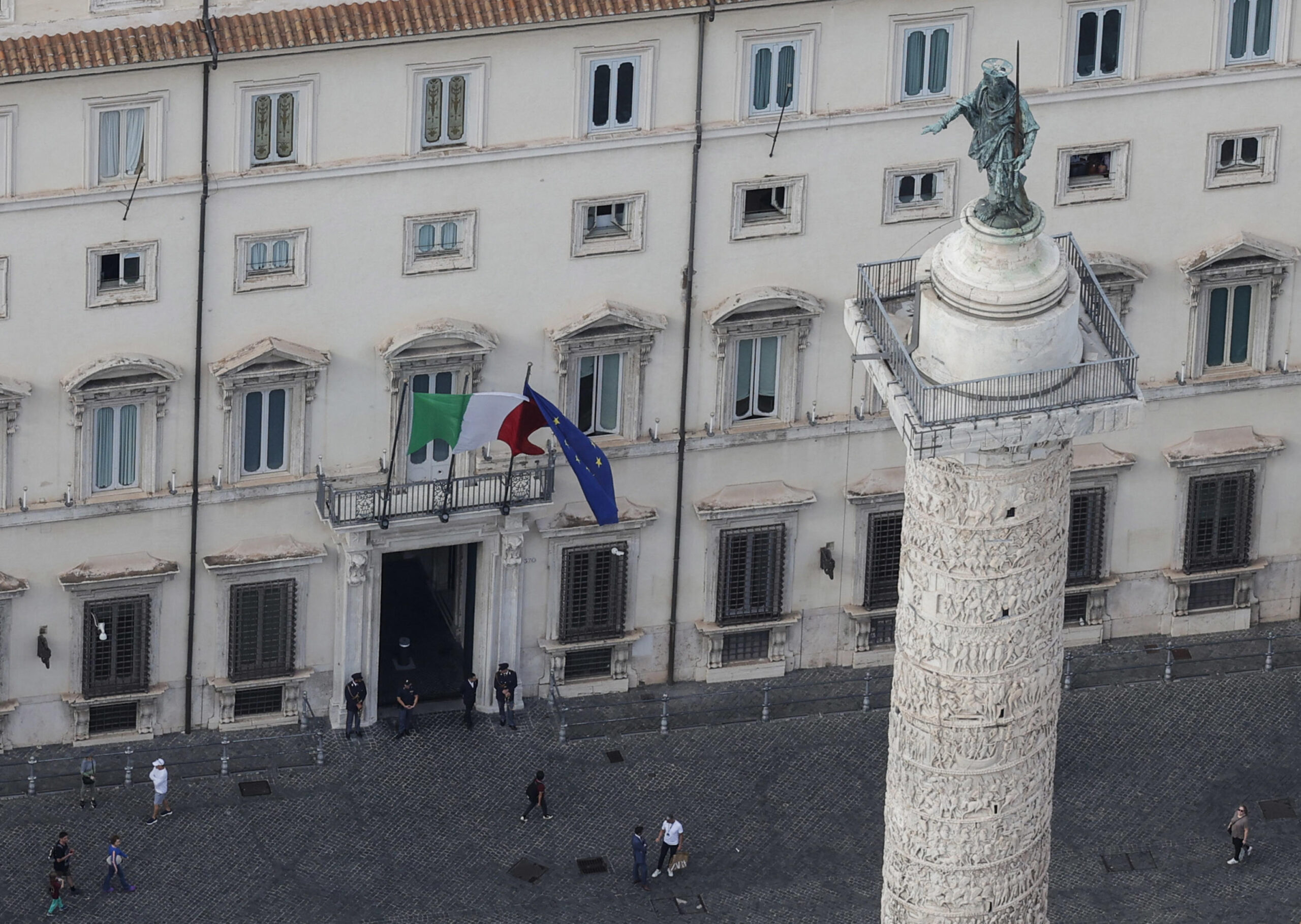 https://static.open.online/wp-content/uploads/2024/09/palazzo-chigi-aerea-scaled.jpg