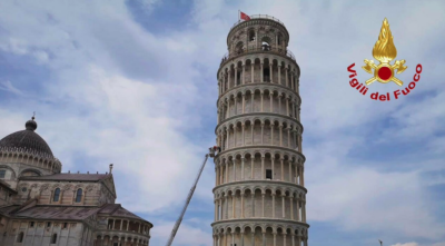 torre di pisa salvataggio turista malore