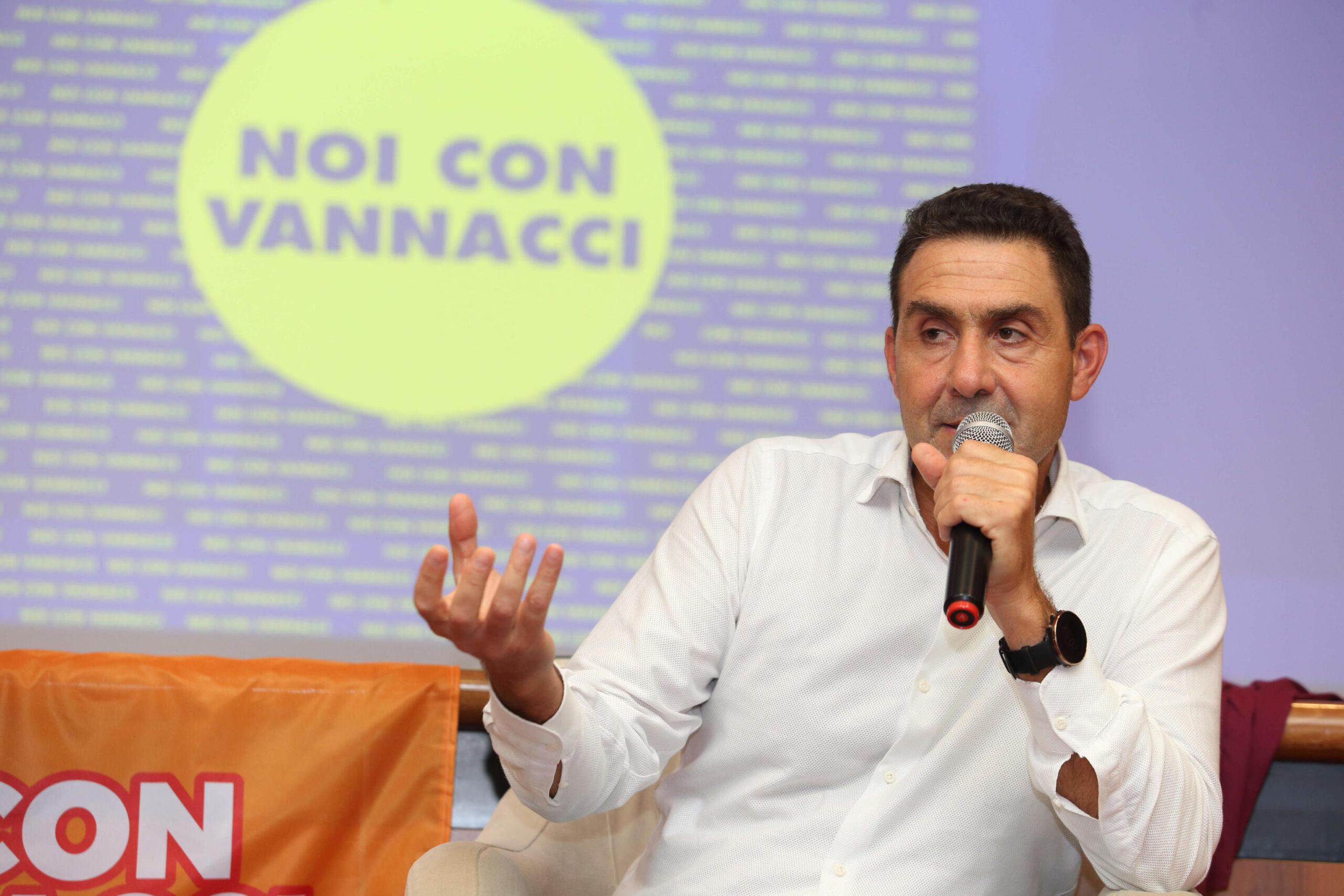 https://static.open.online/wp-content/uploads/2024/09/vannacci-festa-evento-noi-con-vannacci-scaled.jpg