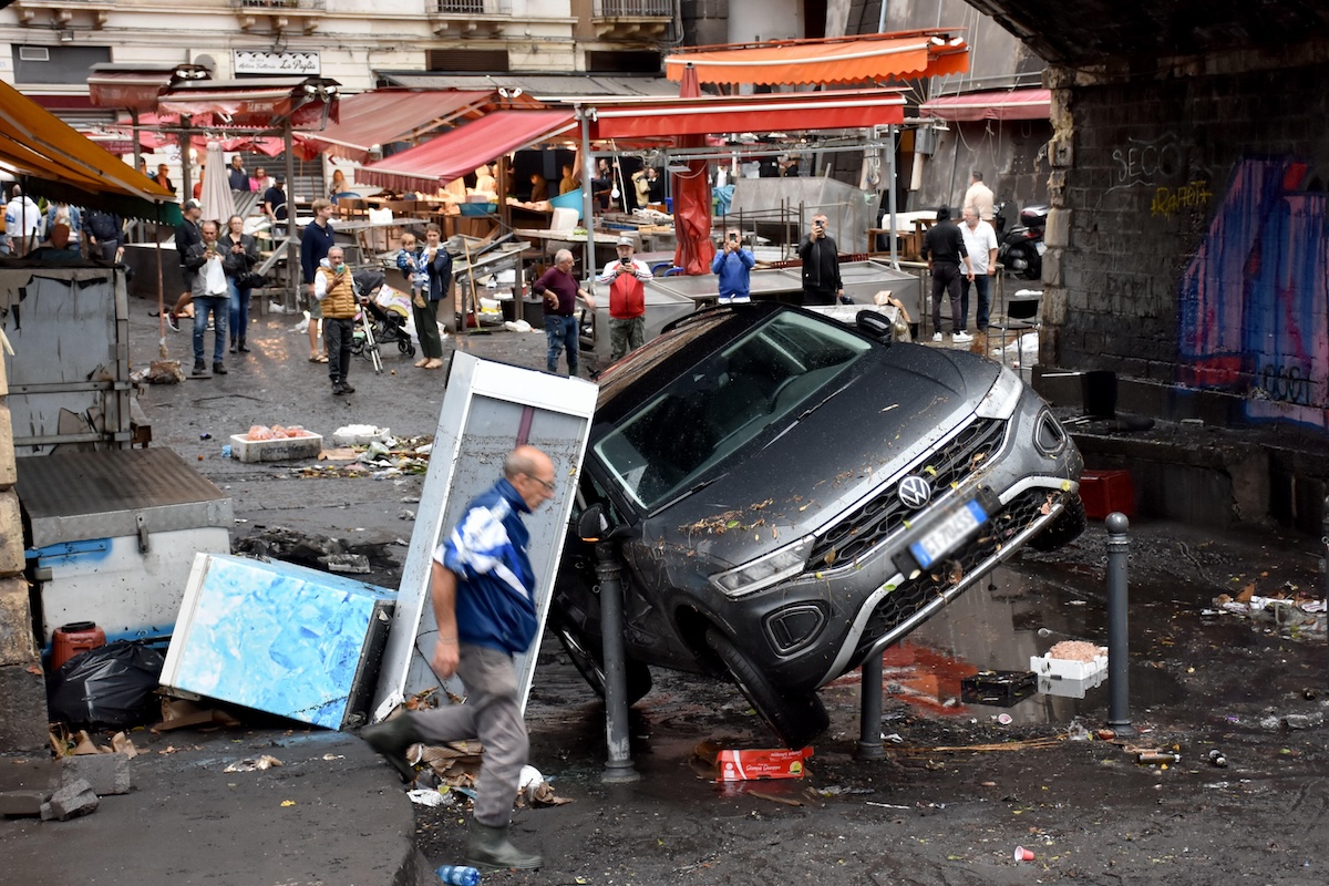 nubifragi catania auto trascinata