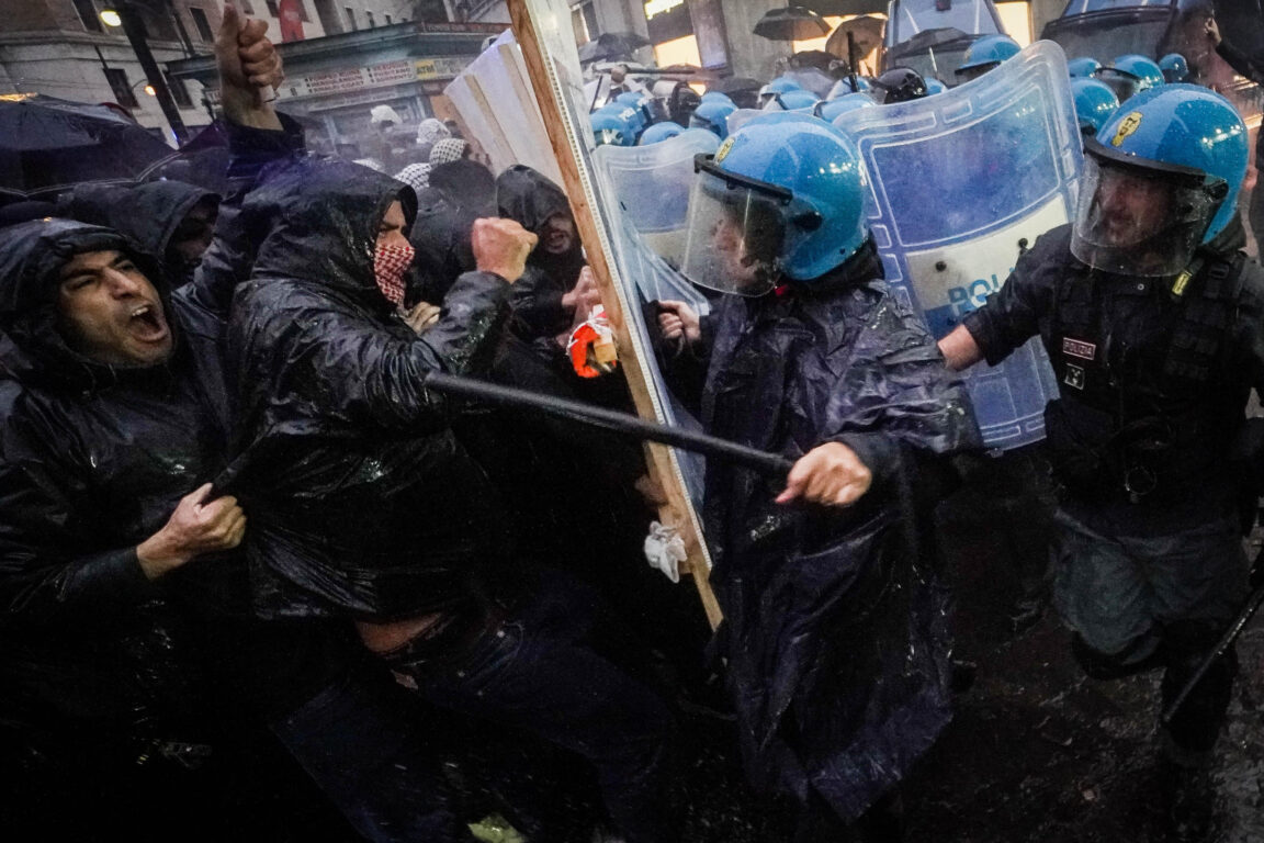 G7 Difesa a Napoli, scontri manifestanti