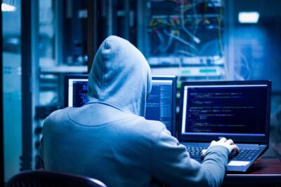 cosa serve per essere spiati hackeraggio