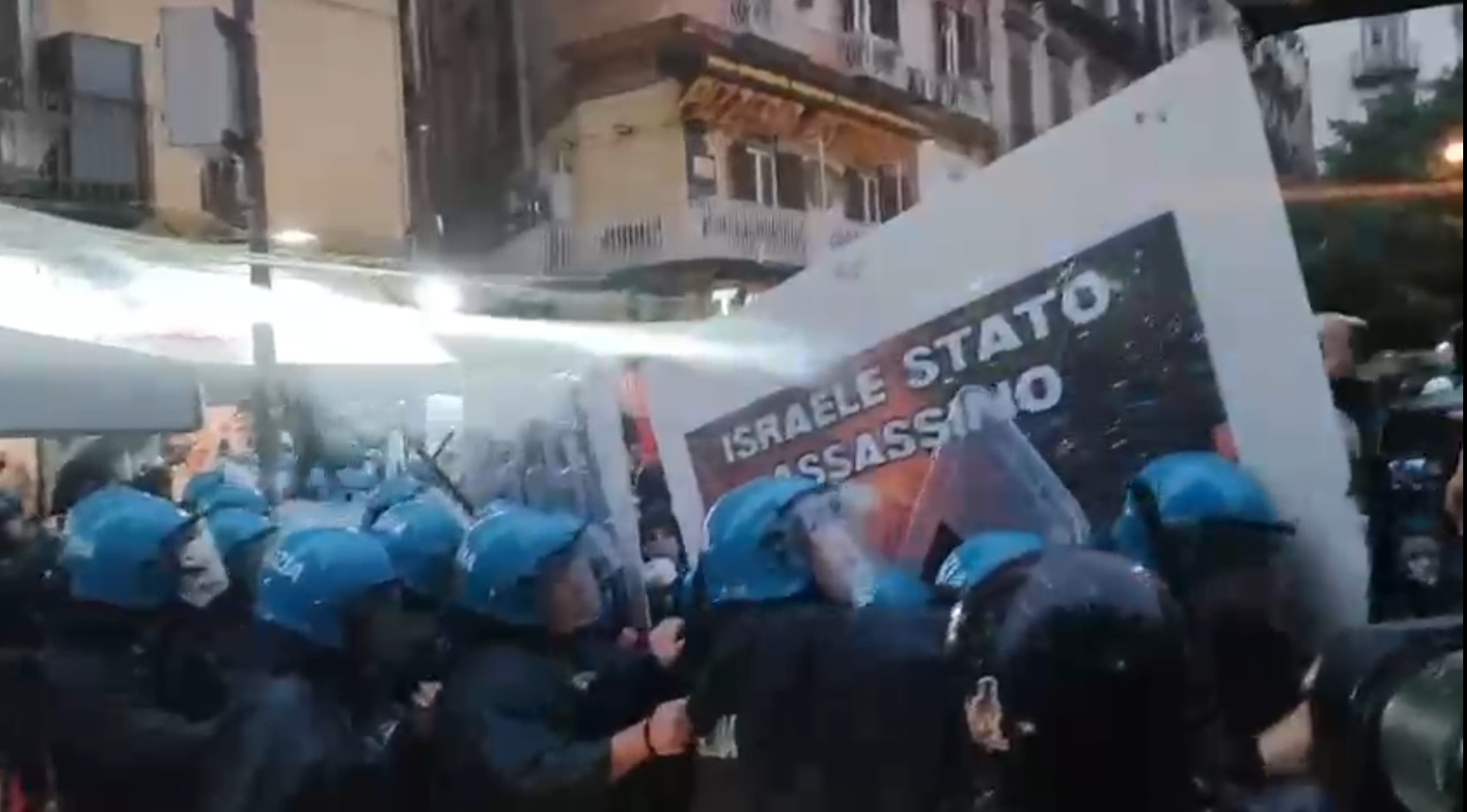 Scontri G7 Napoli