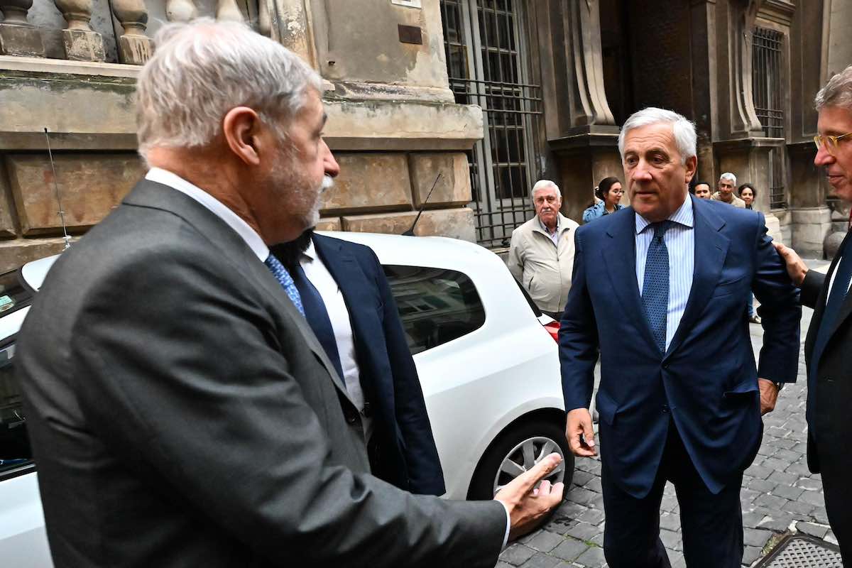 antonio tajani bodyguard gomitate tgr liguria