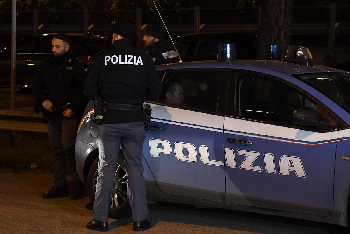 bari ventenne picchiato violentato baby gang santo spirito buttato in mare