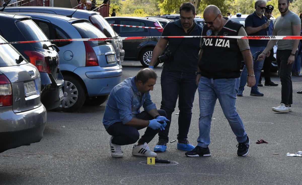 crotone sparatoria controlli agente polizia ferito