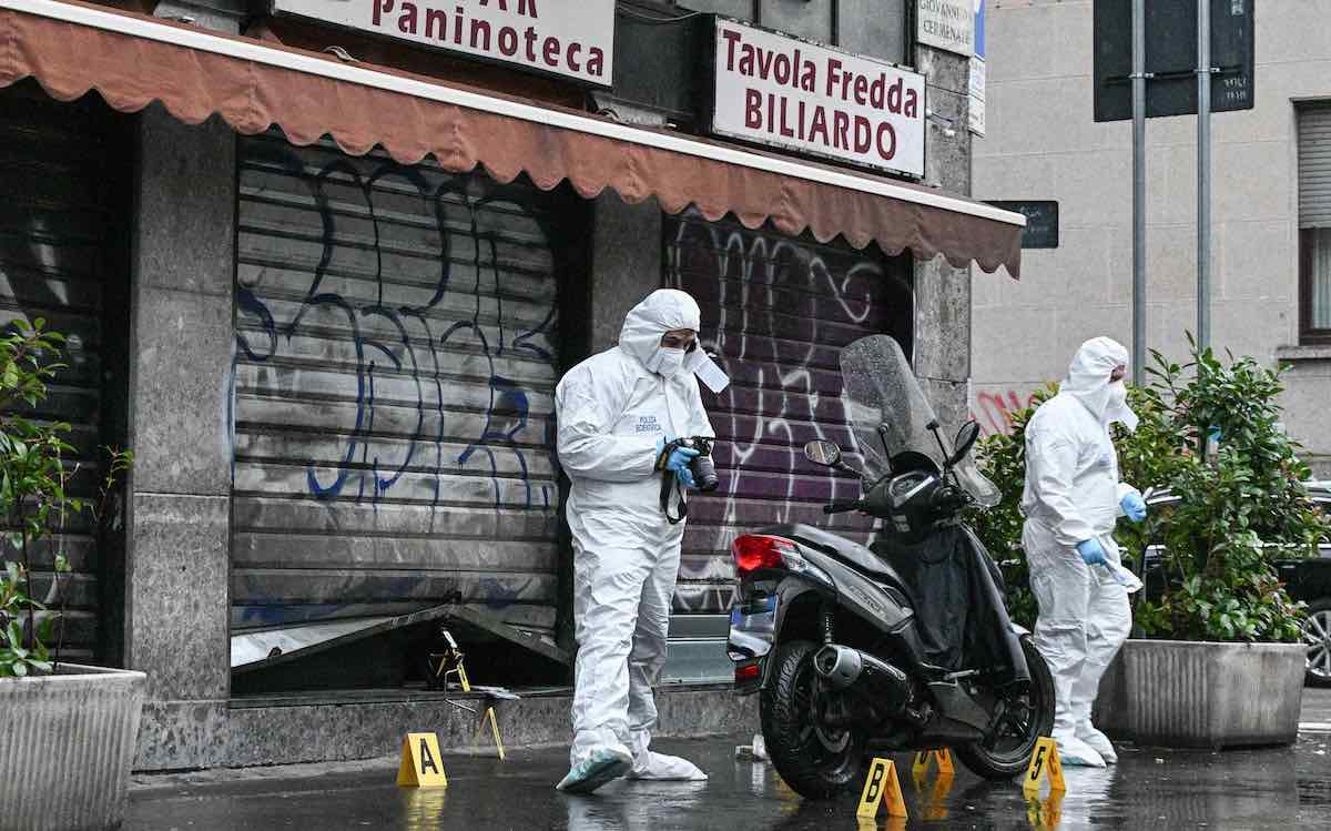 milano tentata rapina accoltellato forbici gestore bar eros di ronza