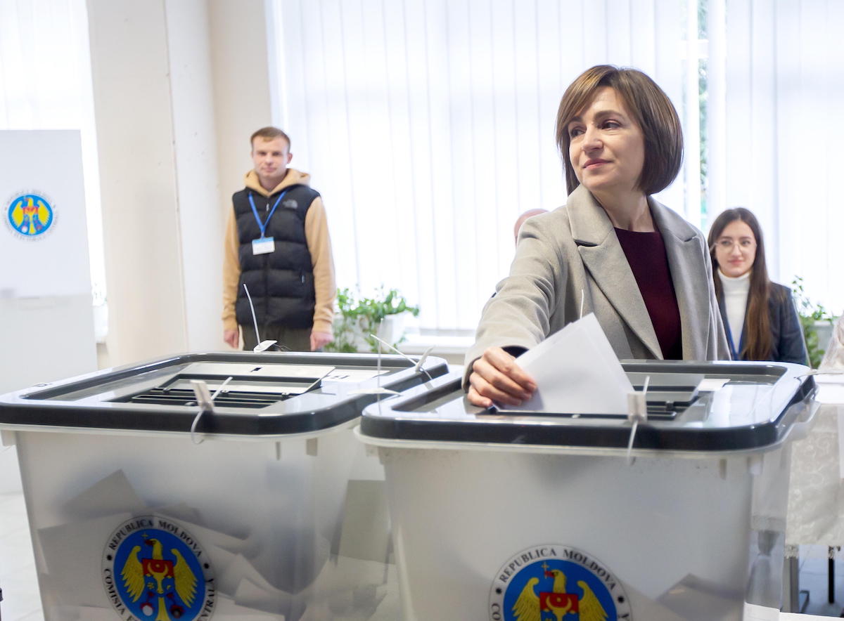 https://static.open.online/wp-content/uploads/2024/10/moldavia-referendum-presidenziali-sandu.jpg