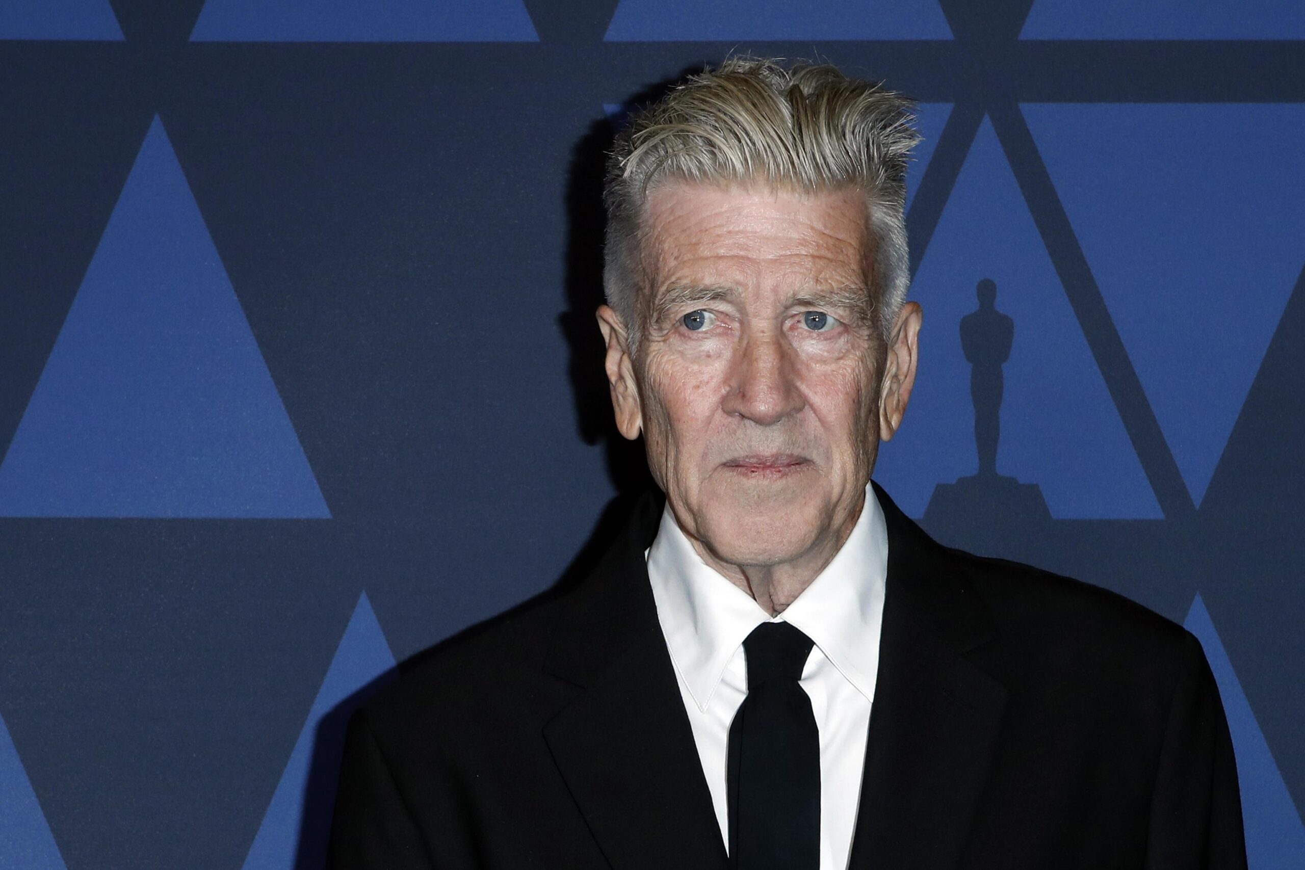 David Lynch non può uscire di casa per un enfisema polmonare