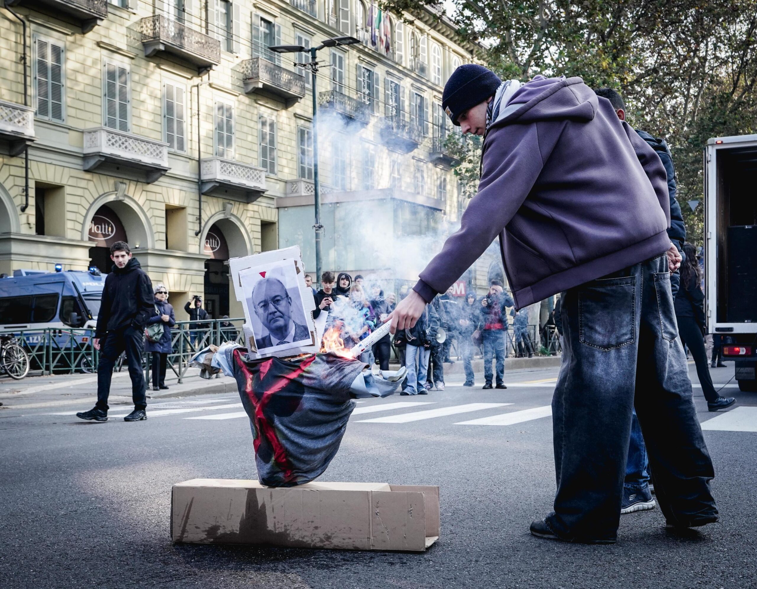 corteo studenti fantoccio