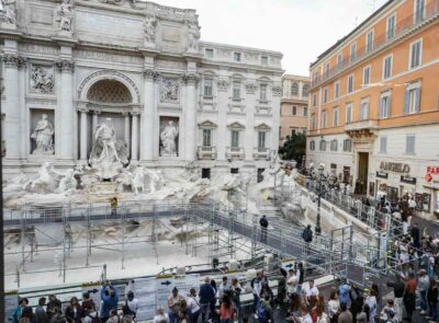 passerella fontana trevi inaugurazione proteste