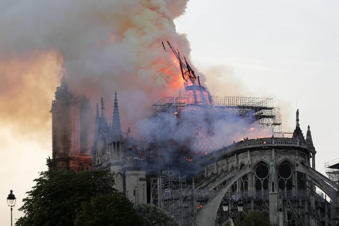 notre dame riapre incendio