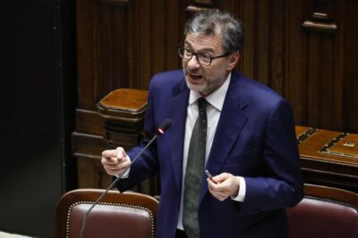 patto stabilità ue promuove italia giancarlo giorgetti